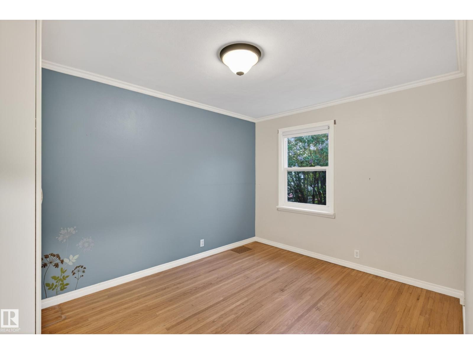 9830 77 AV NW - 16