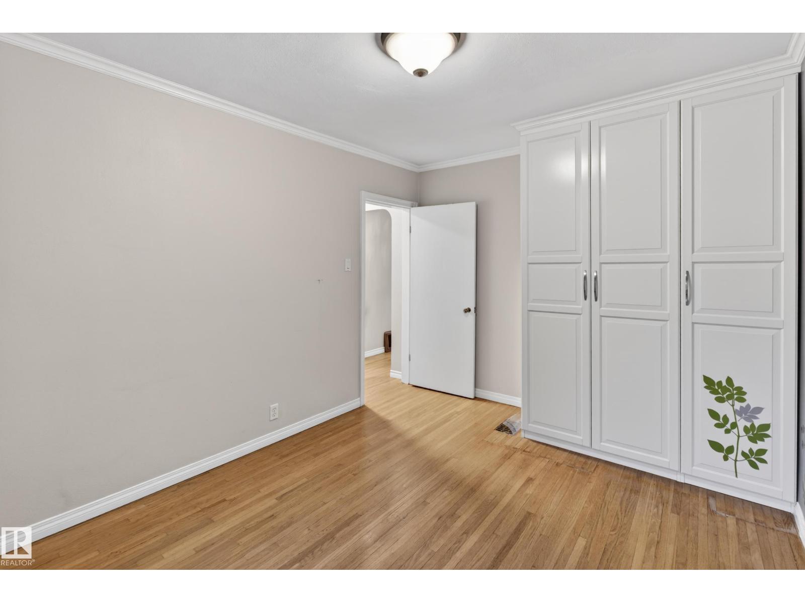 9830 77 AV NW - 17
