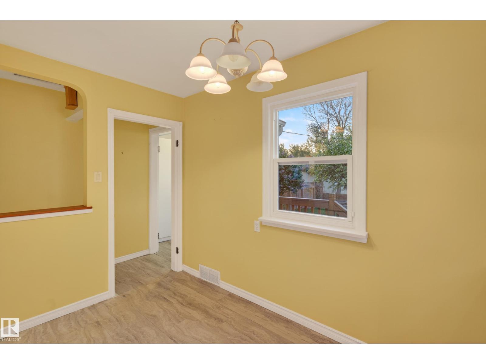 9830 77 AV NW - 22