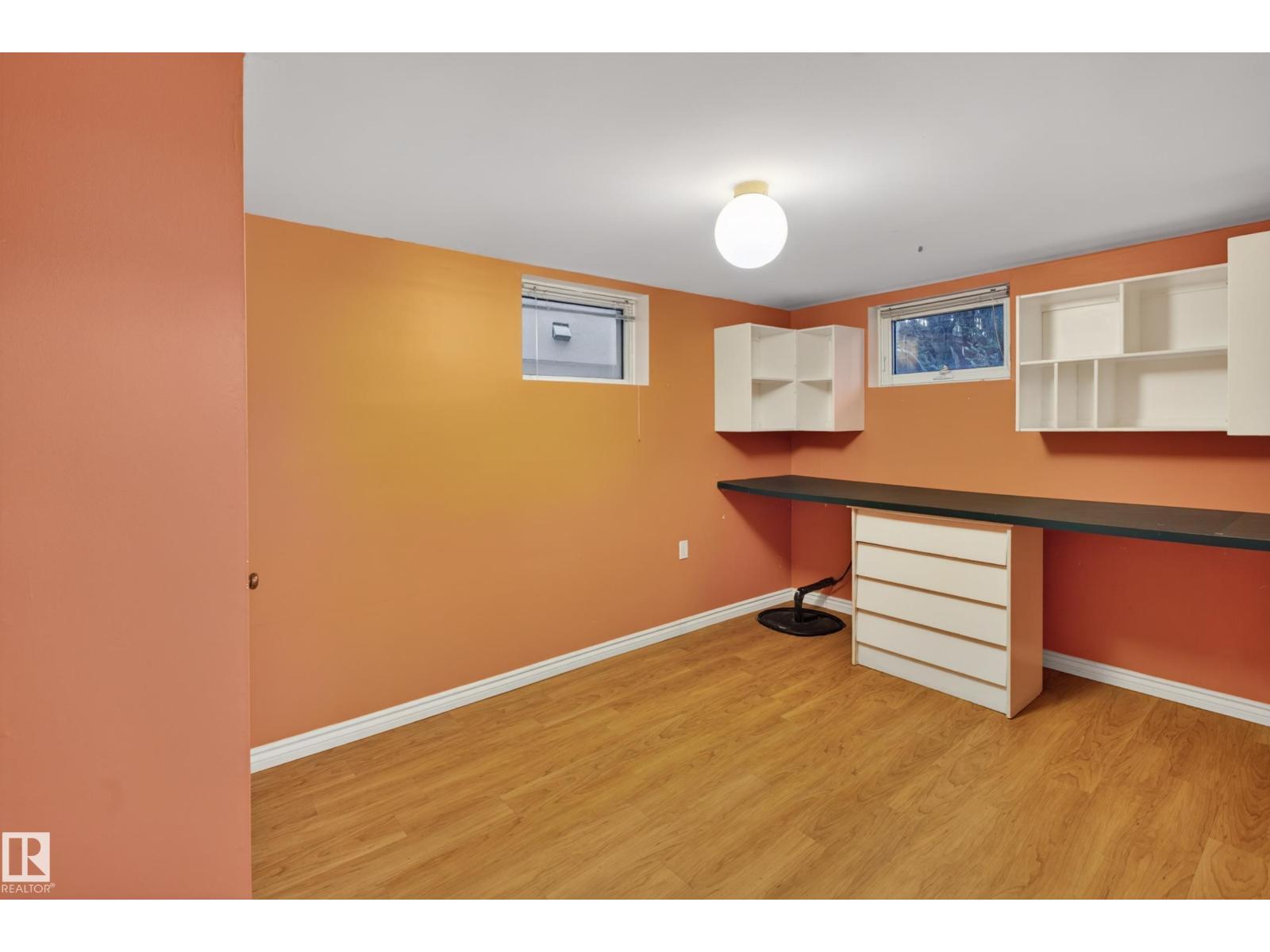 9830 77 AV NW - 25