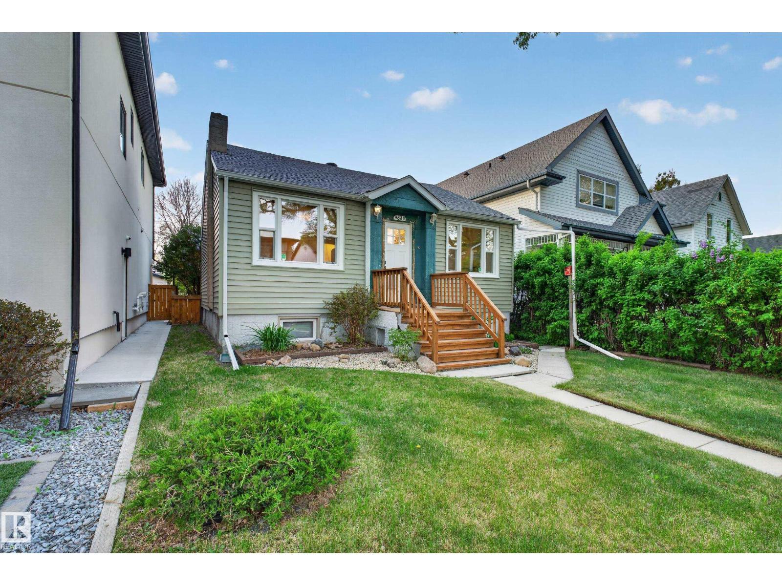 9830 77 AV NW - 3