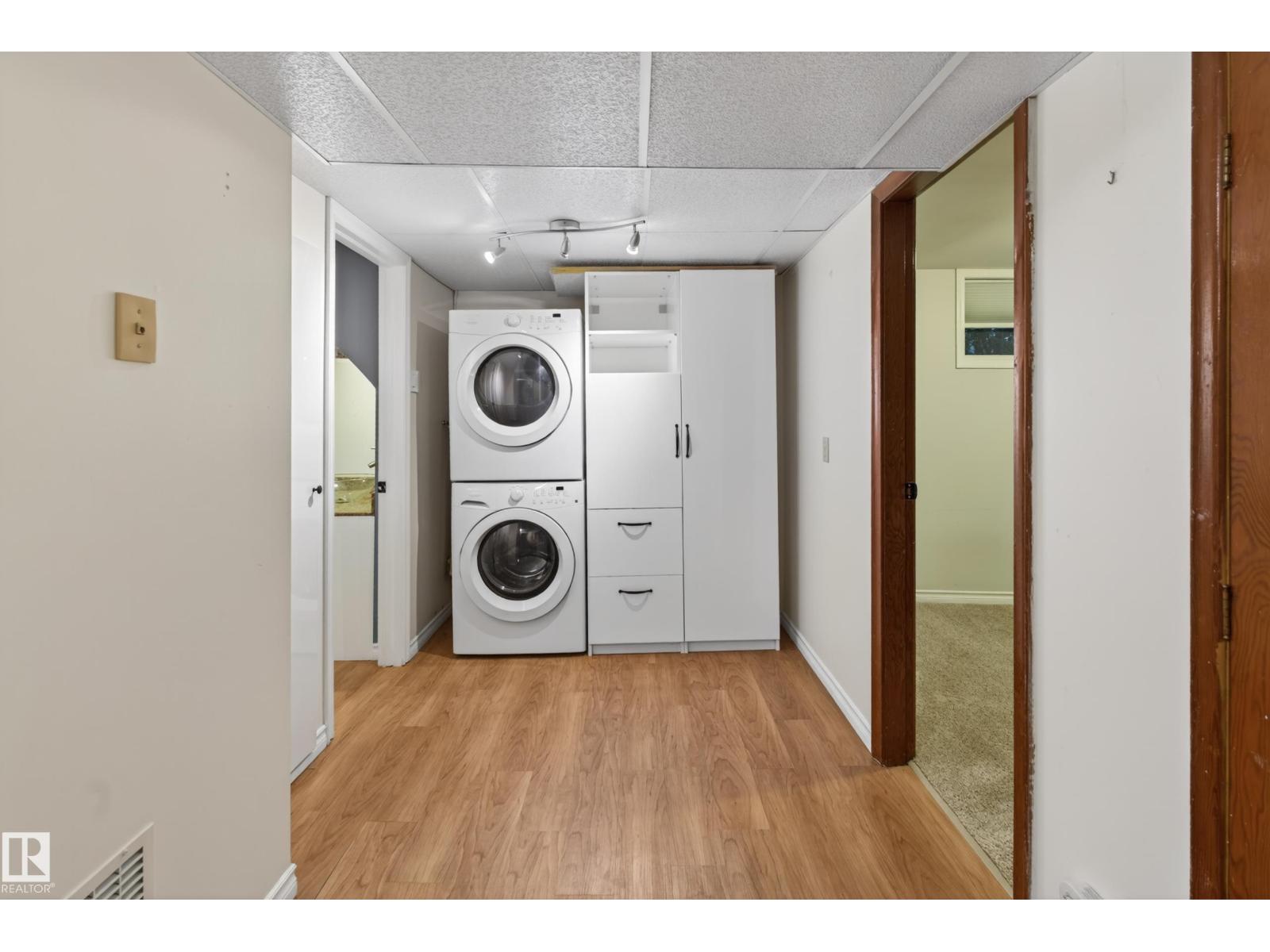 9830 77 AV NW - 31