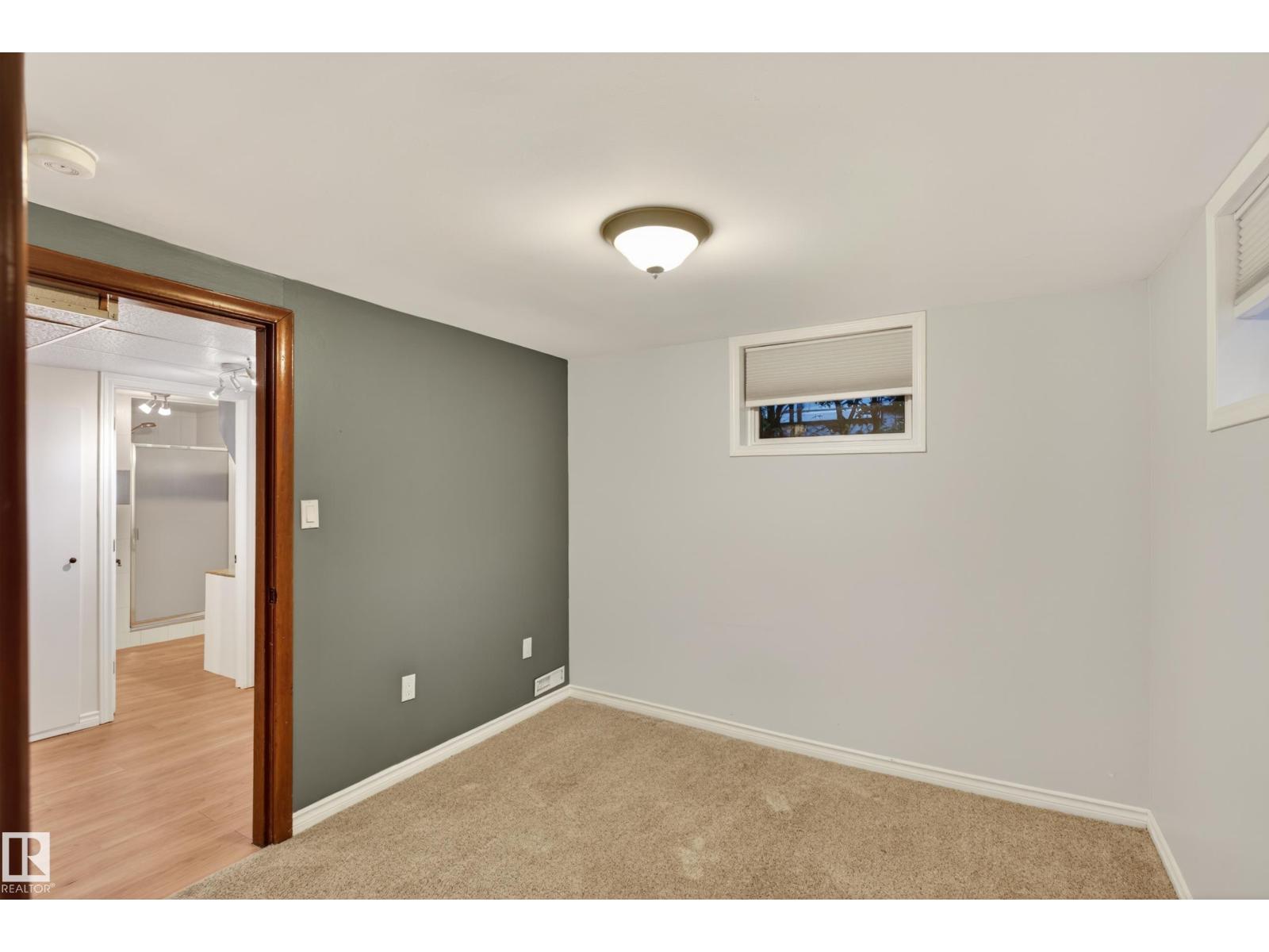 9830 77 AV NW - 32