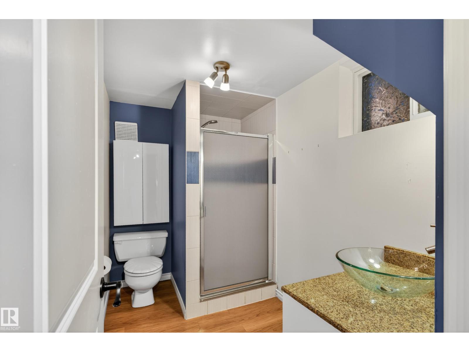 9830 77 AV NW - 34