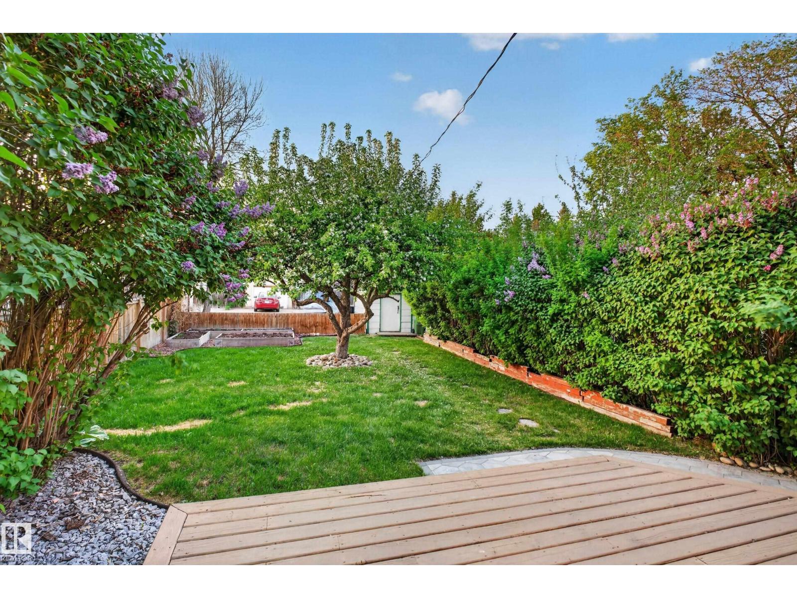 9830 77 AV NW - 39