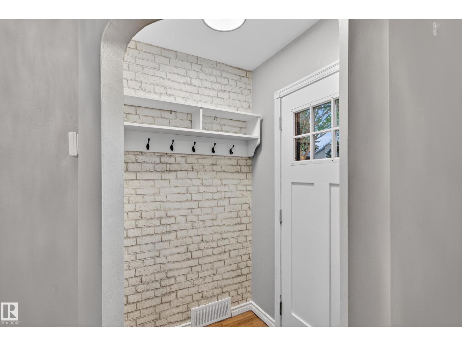 9830 77 AV NW - 6