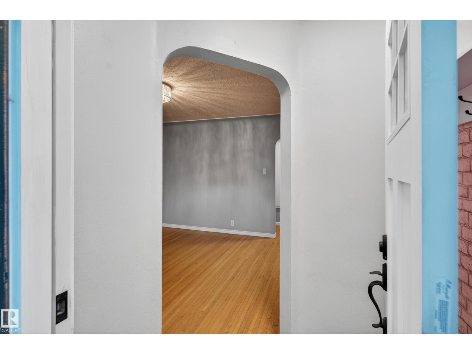 9830 77 AV NW - 7
