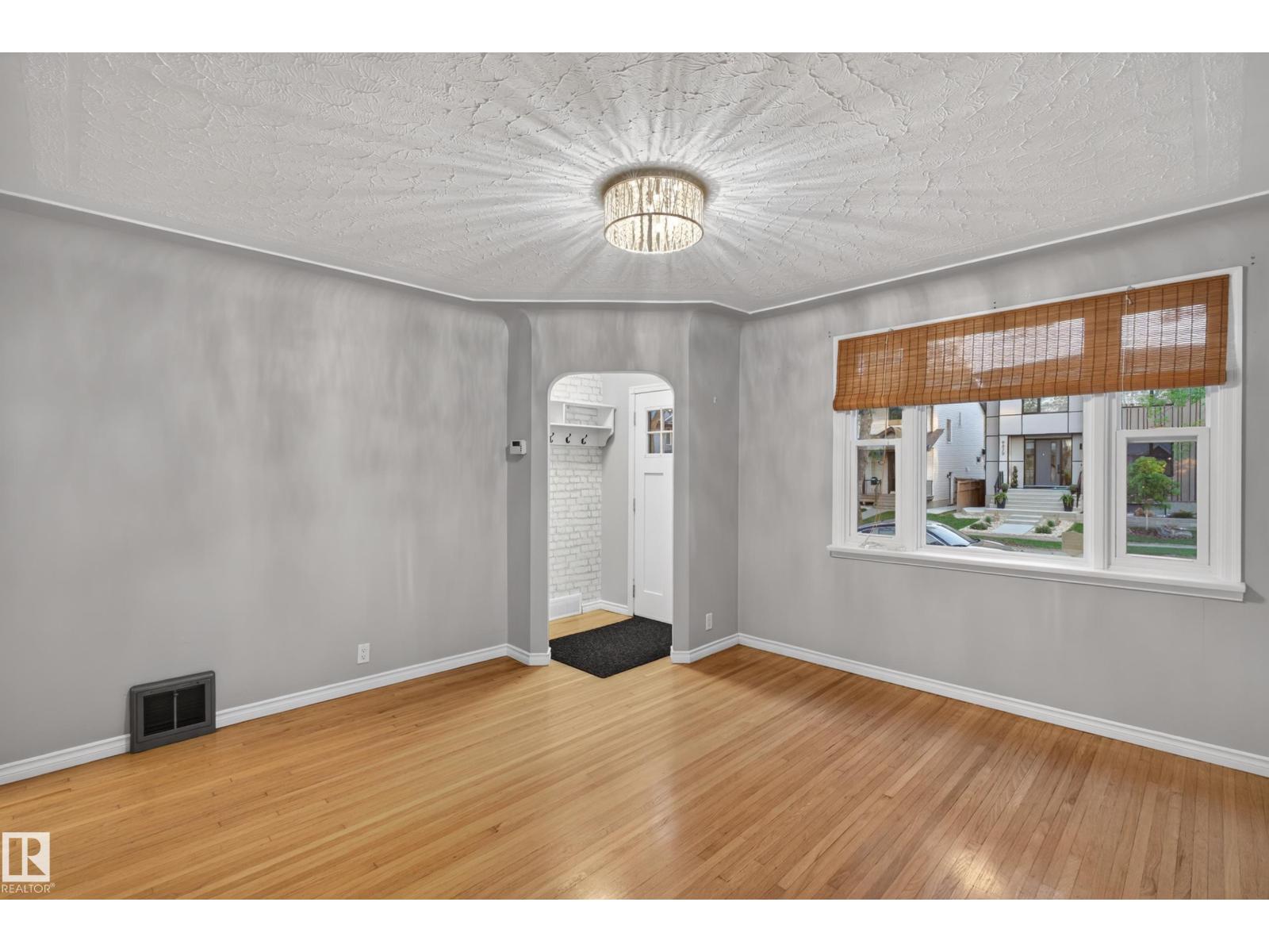9830 77 AV NW - 8
