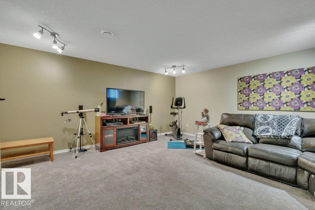 6042 214 ST NW - 21