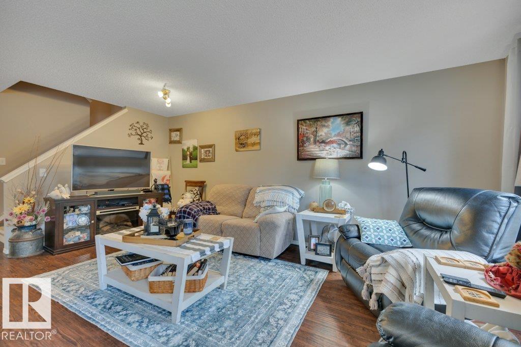 6042 214 ST NW - 43