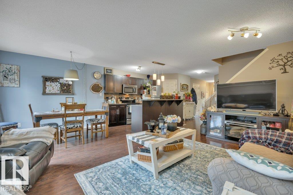 6042 214 ST NW - 45
