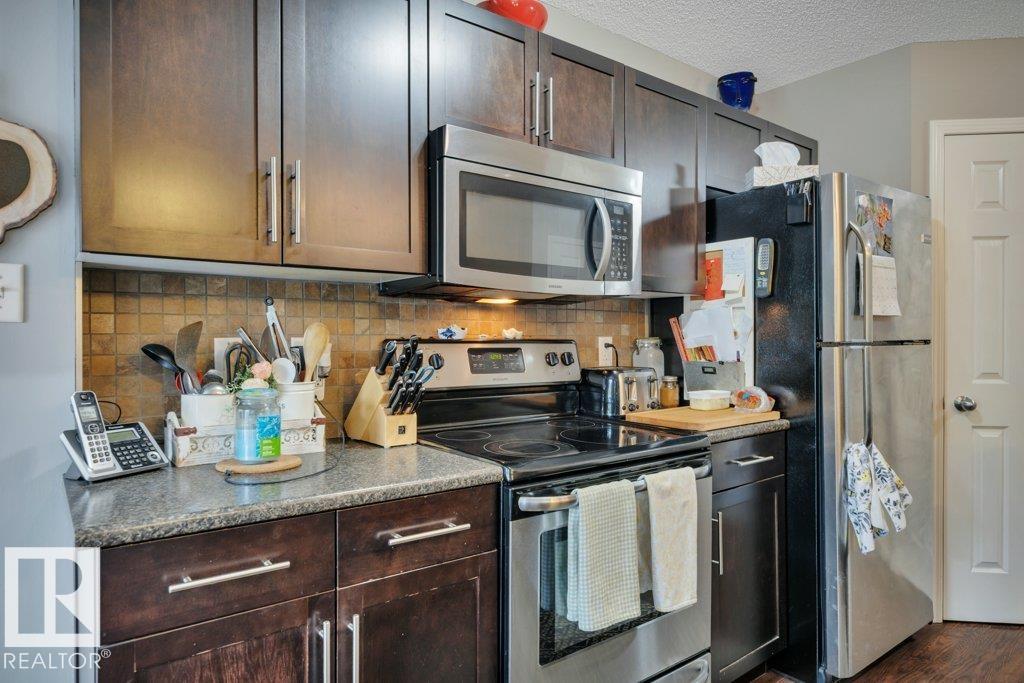 6042 214 ST NW - 49