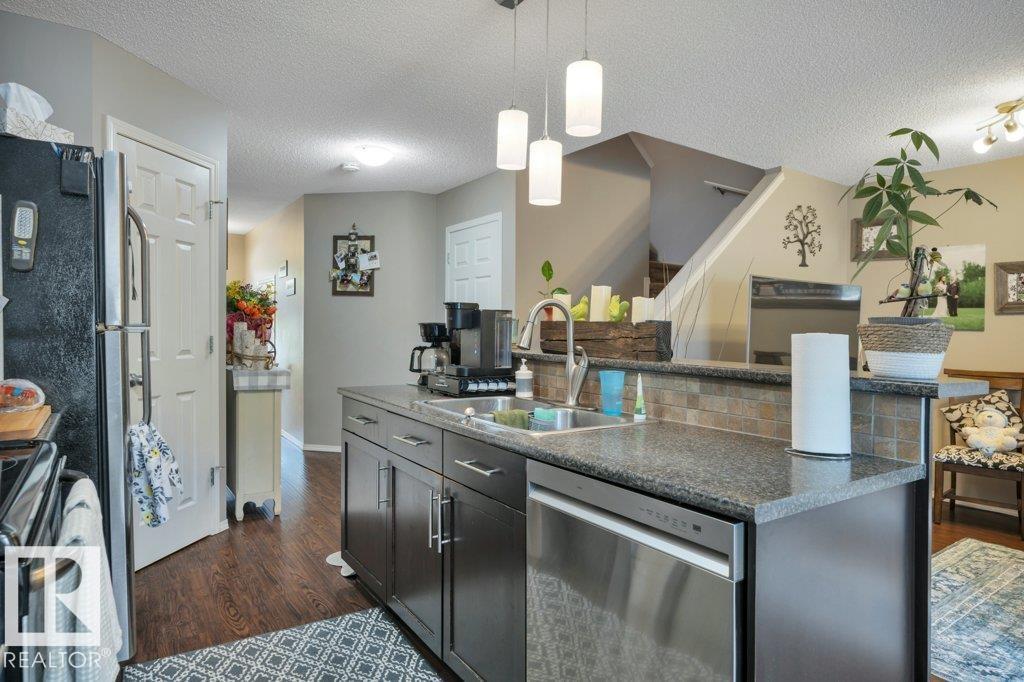 6042 214 ST NW - 50