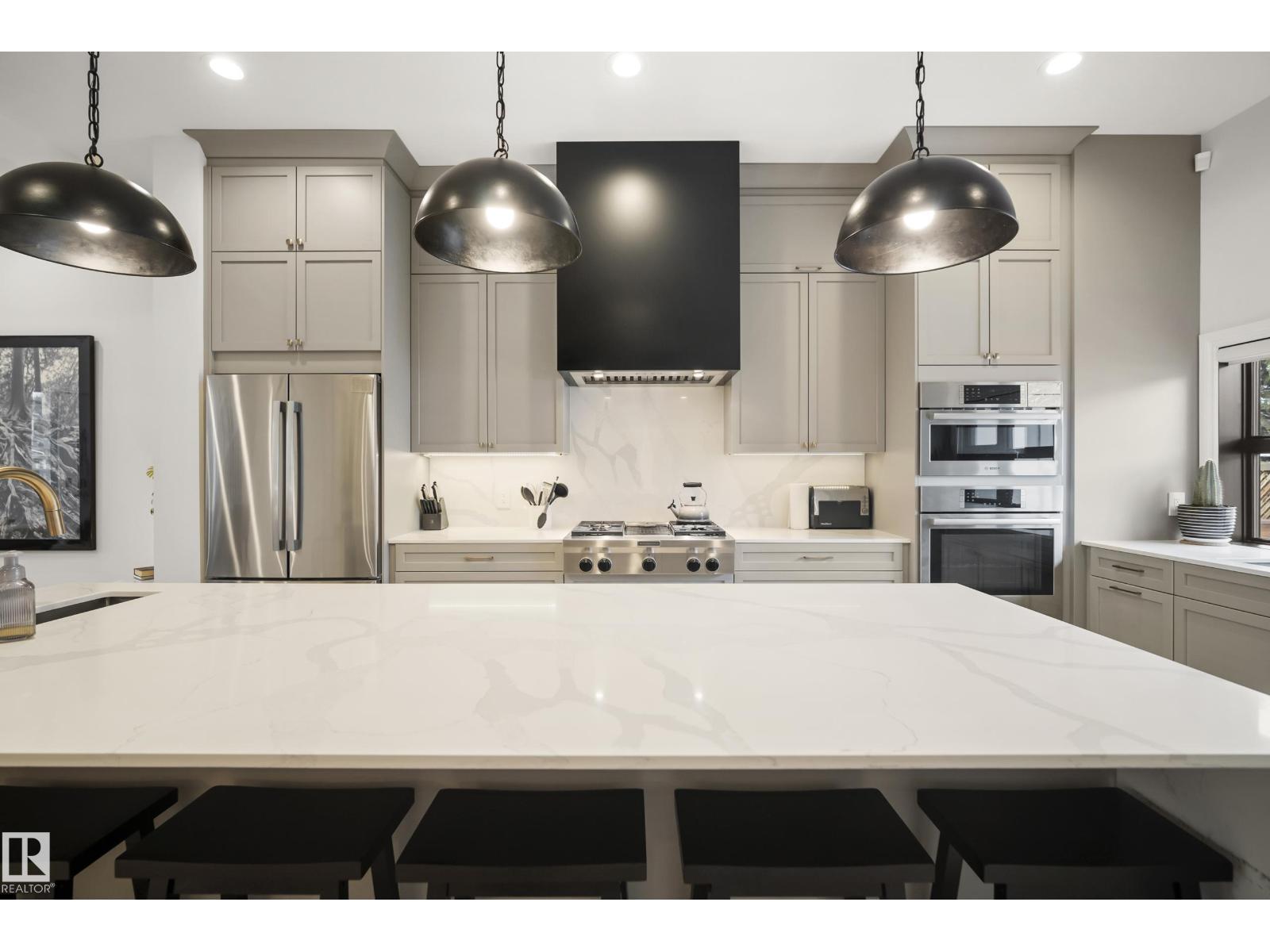 6115 111 AV NW - 15