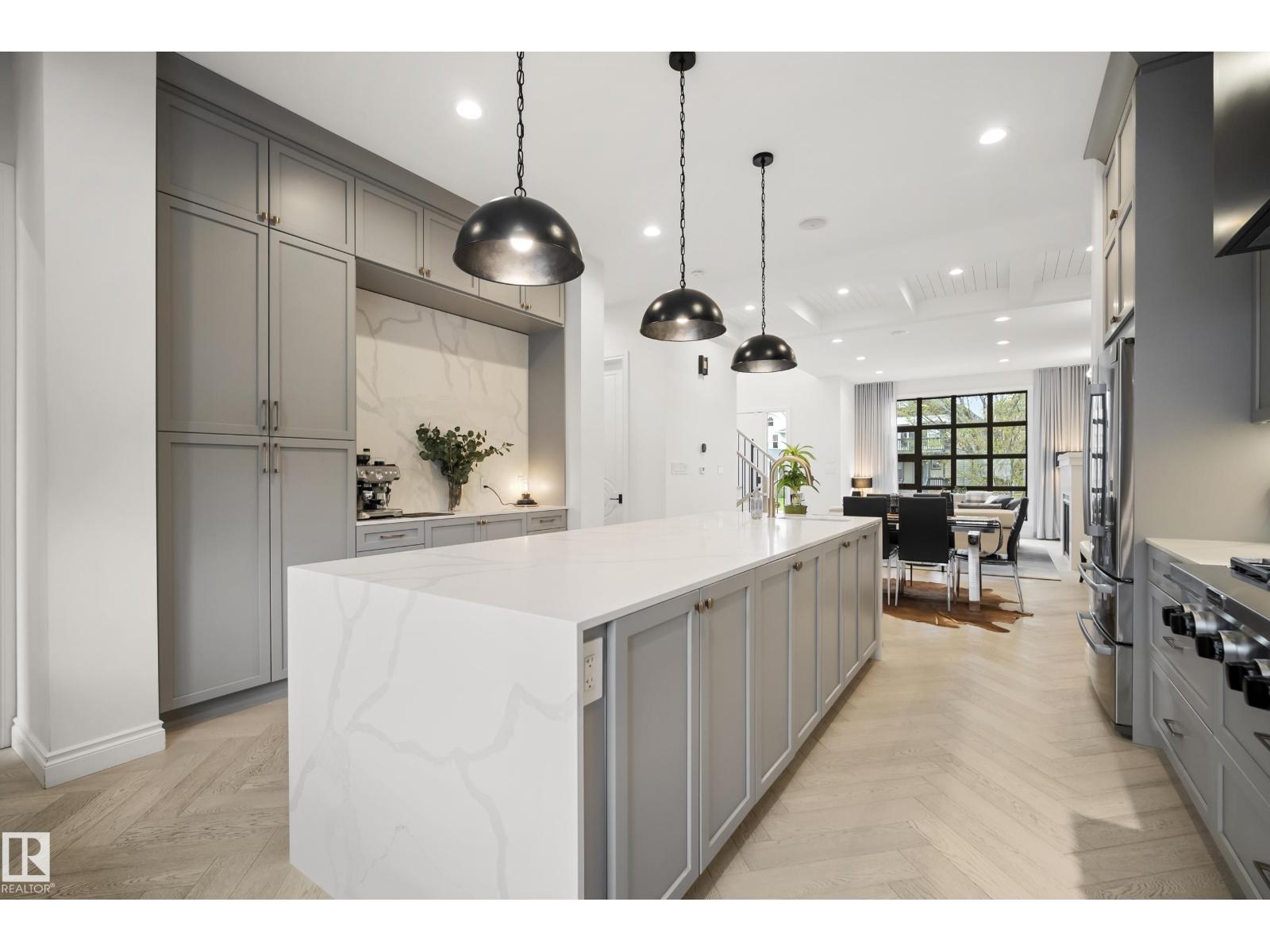 6115 111 AV NW - 17