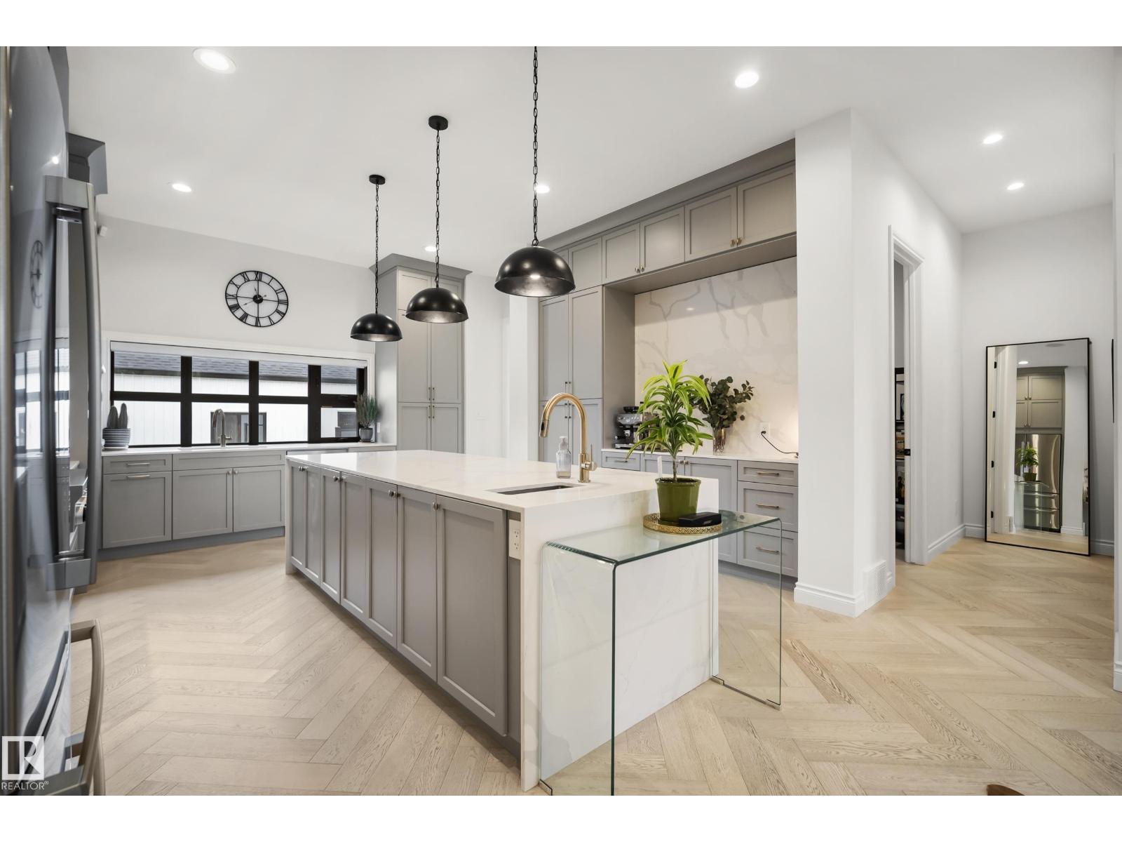 6115 111 AV NW - 18