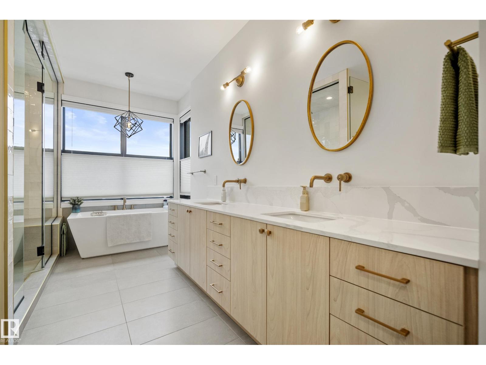 6115 111 AV NW - 27