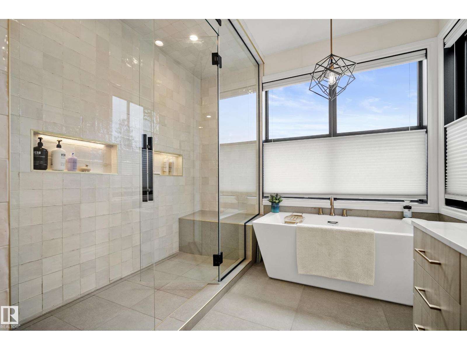 6115 111 AV NW - 28
