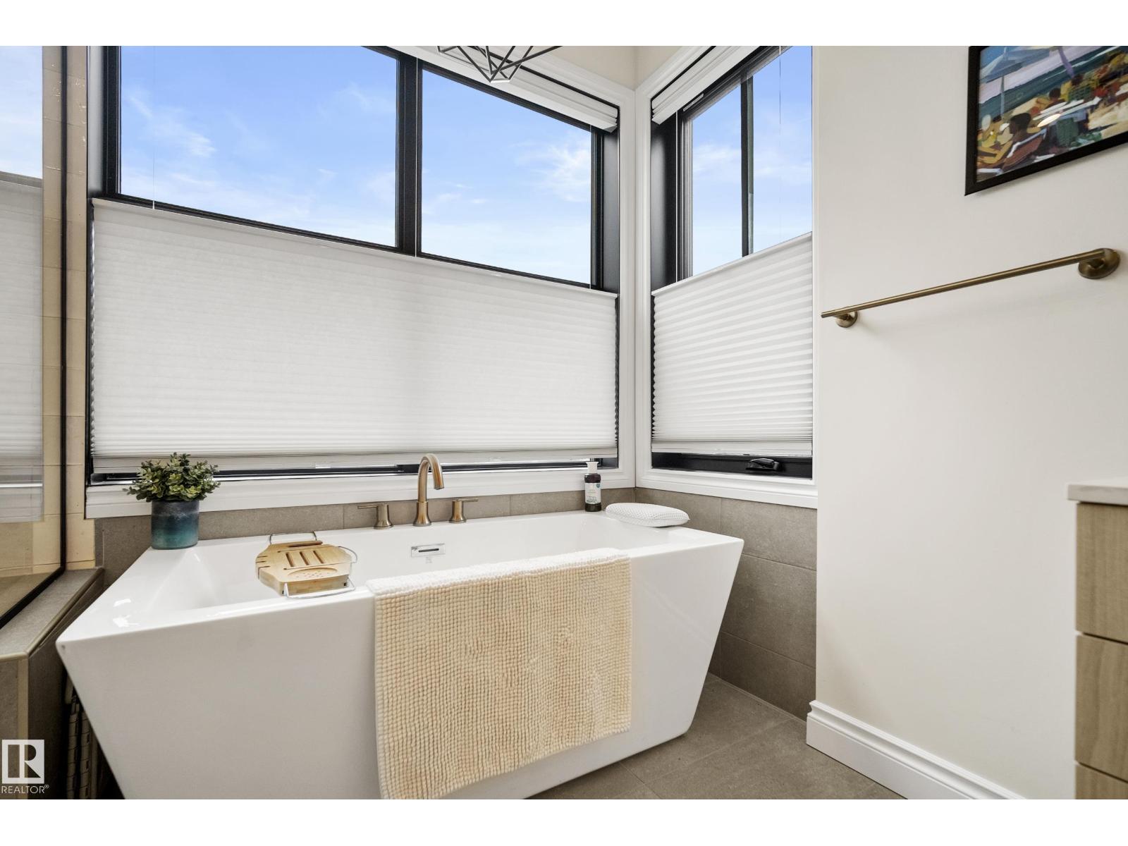 6115 111 AV NW - 29