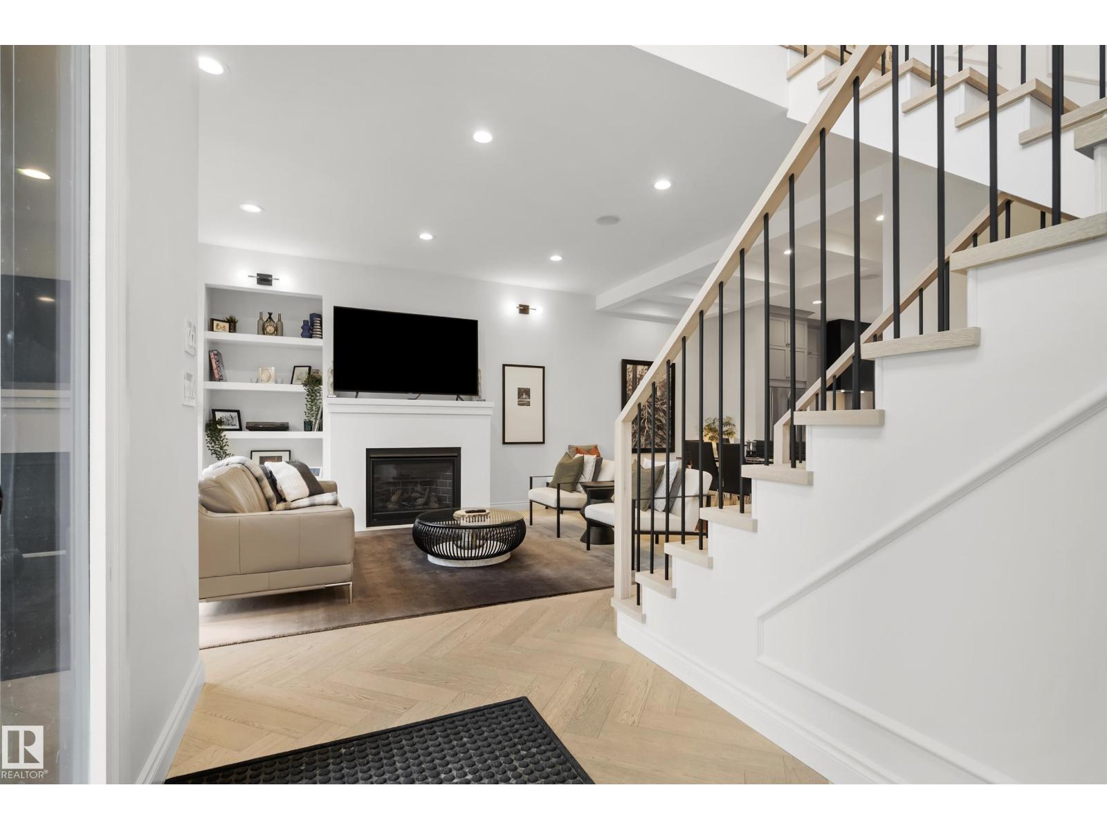 6115 111 AV NW - 4