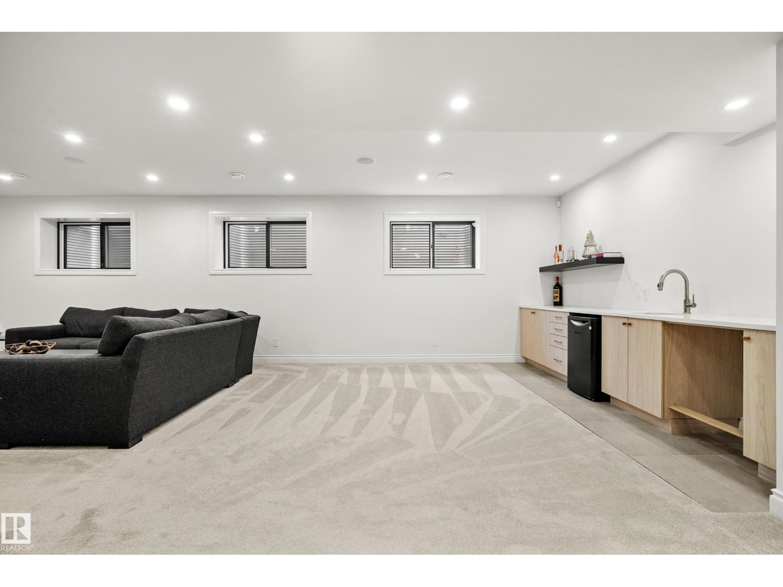 6115 111 AV NW - 40