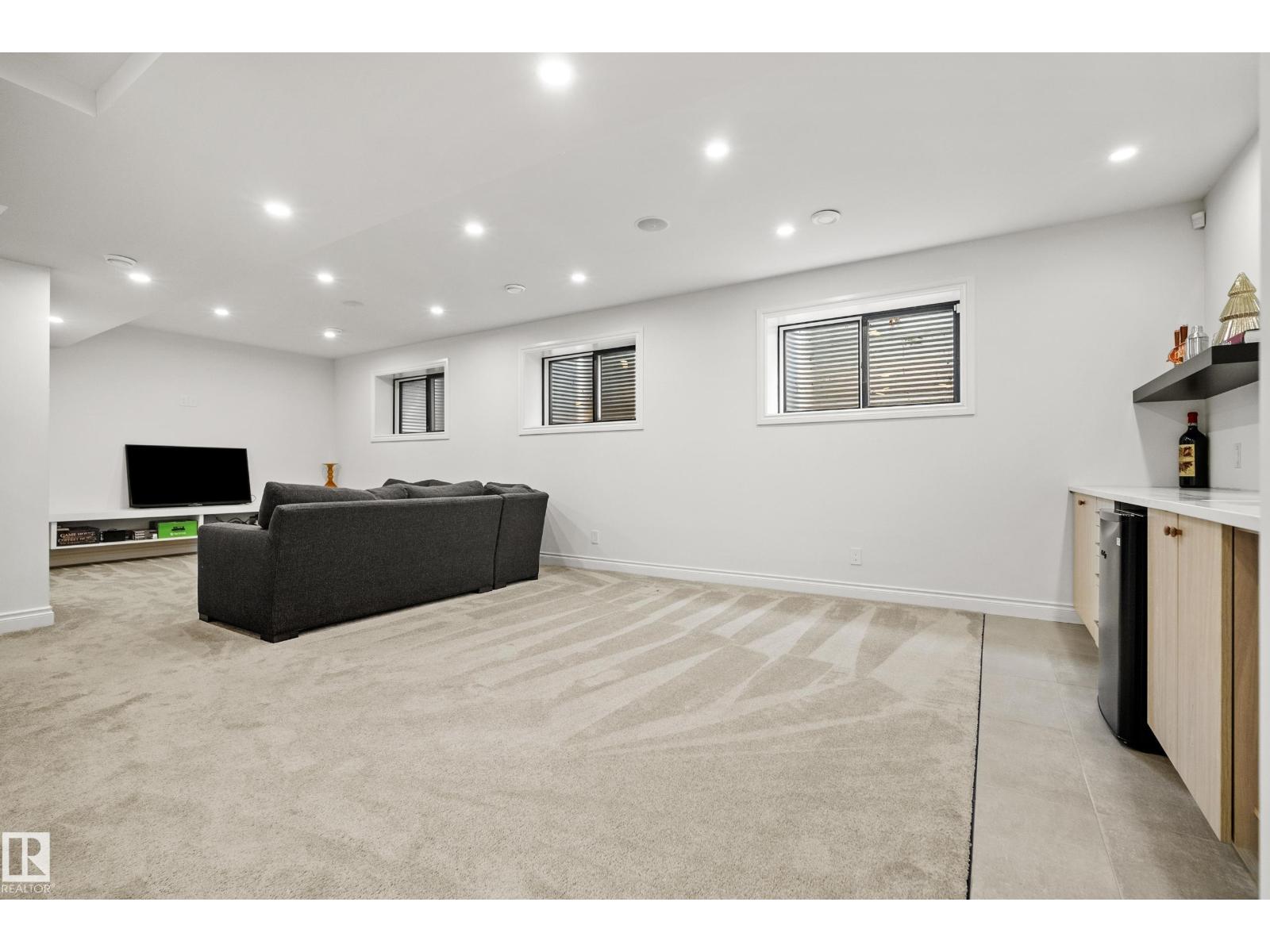 6115 111 AV NW - 41