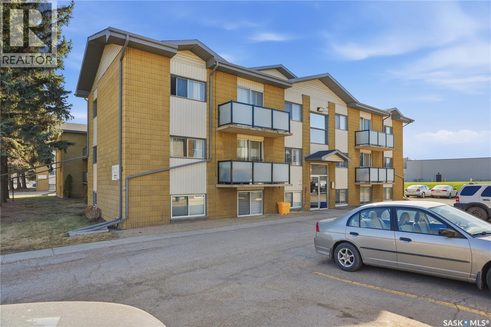#93 3 COLUMBIA DRIVE - Image 2