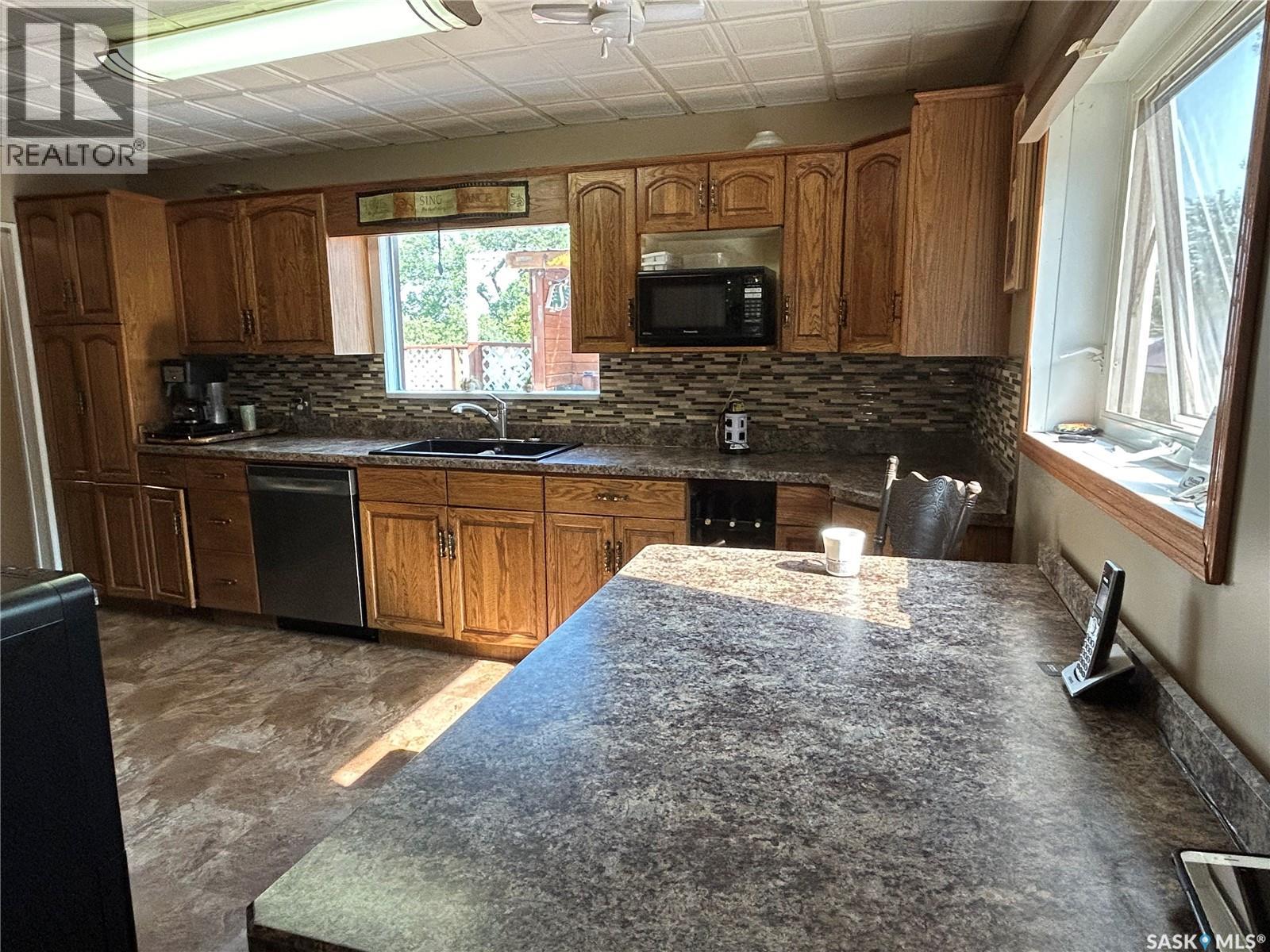 301 Tavistock AVENUE - 4