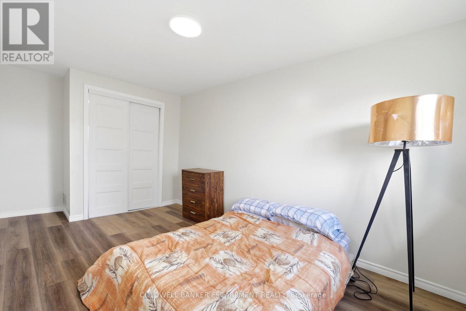 24 LINCOLN COURT E - 28