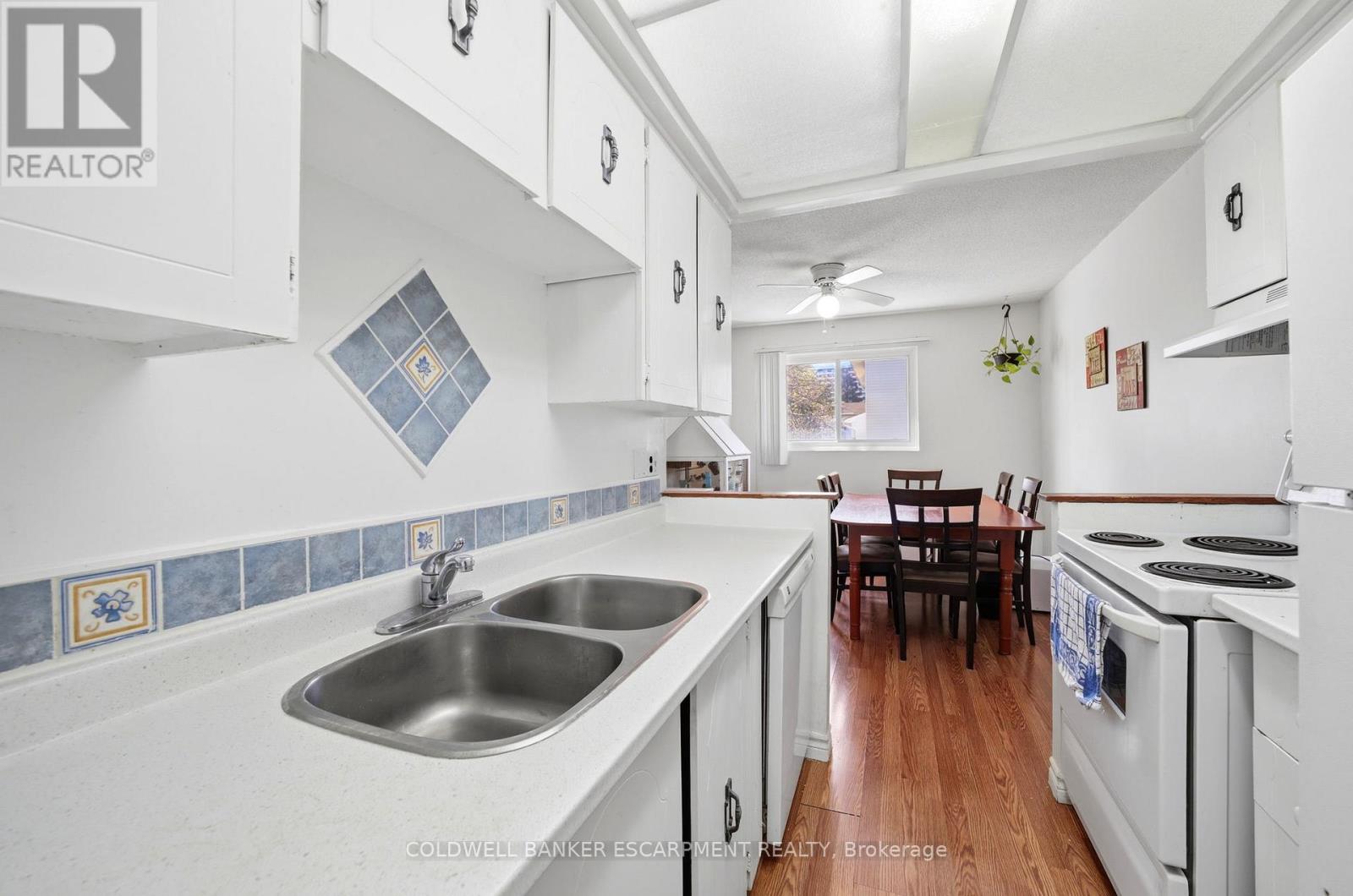 24 LINCOLN COURT E - 14