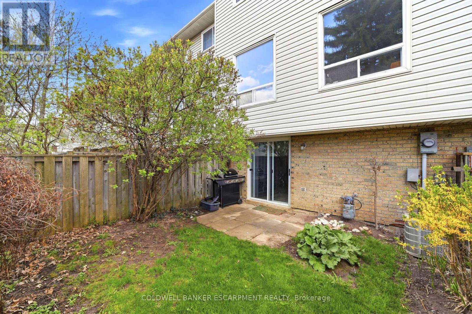24 LINCOLN COURT E - 35
