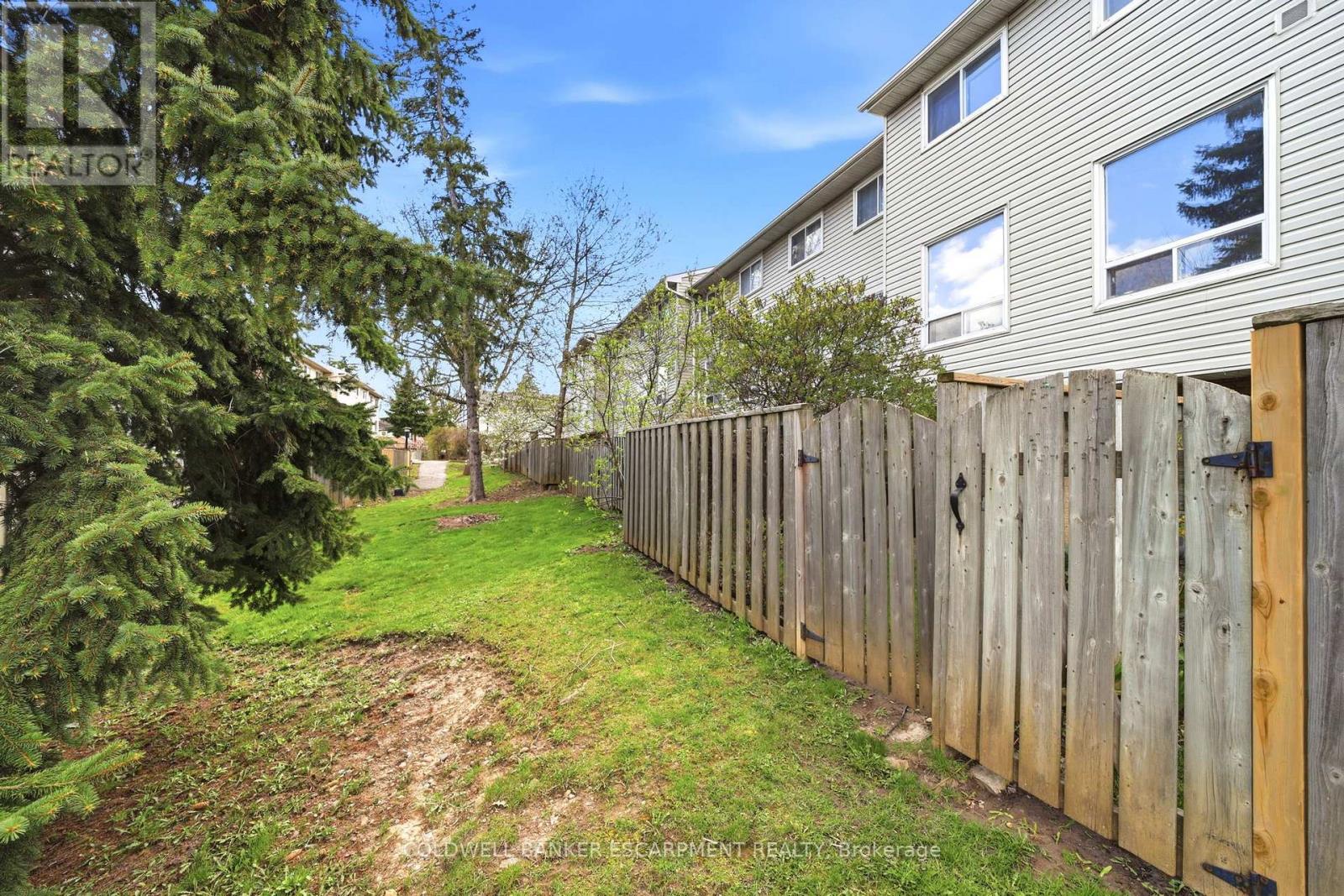24 LINCOLN COURT E - 36
