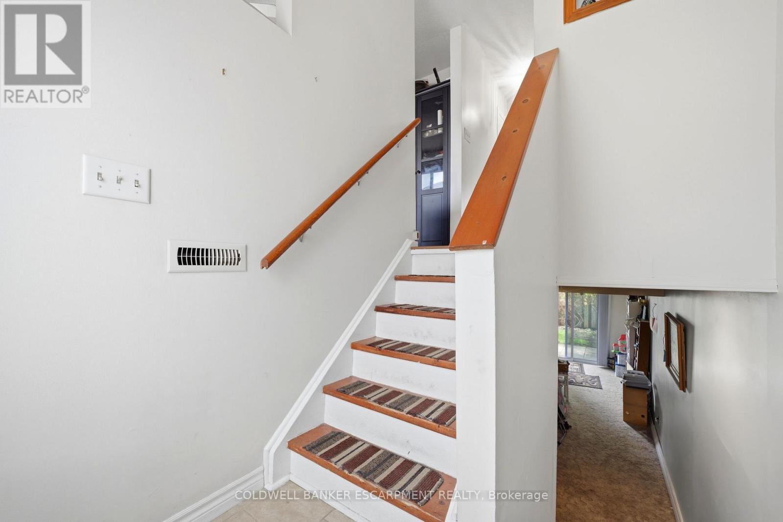 24 LINCOLN COURT E - 4