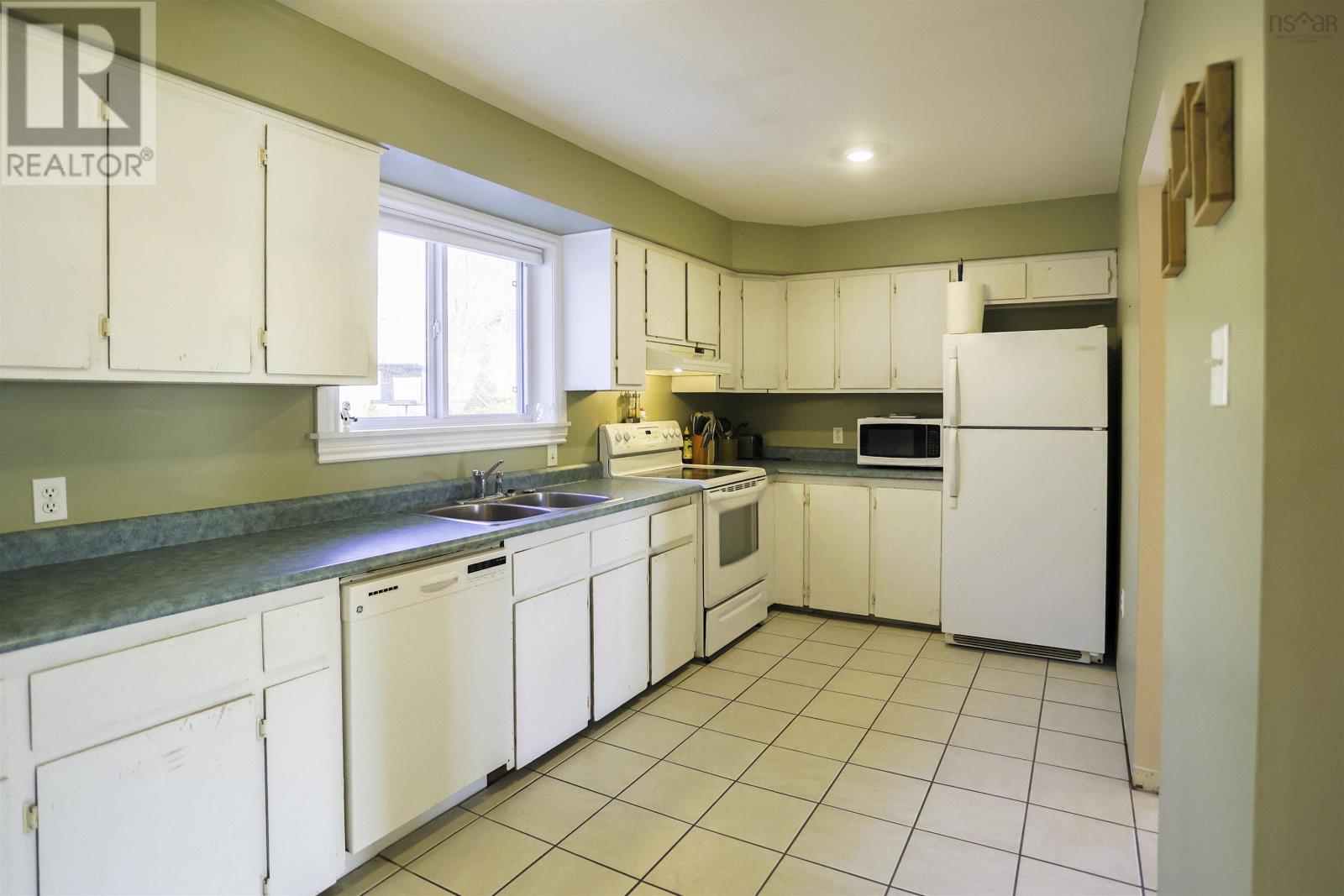 33 Micmac Drive - 12