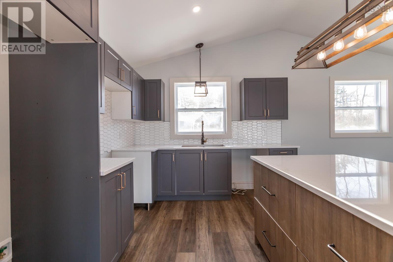 668 Whitman Road, Ward/Whitman - 17