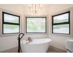 2318 Chantrell Park Drive, Surrey, BC V4A9W8 Photo 19
