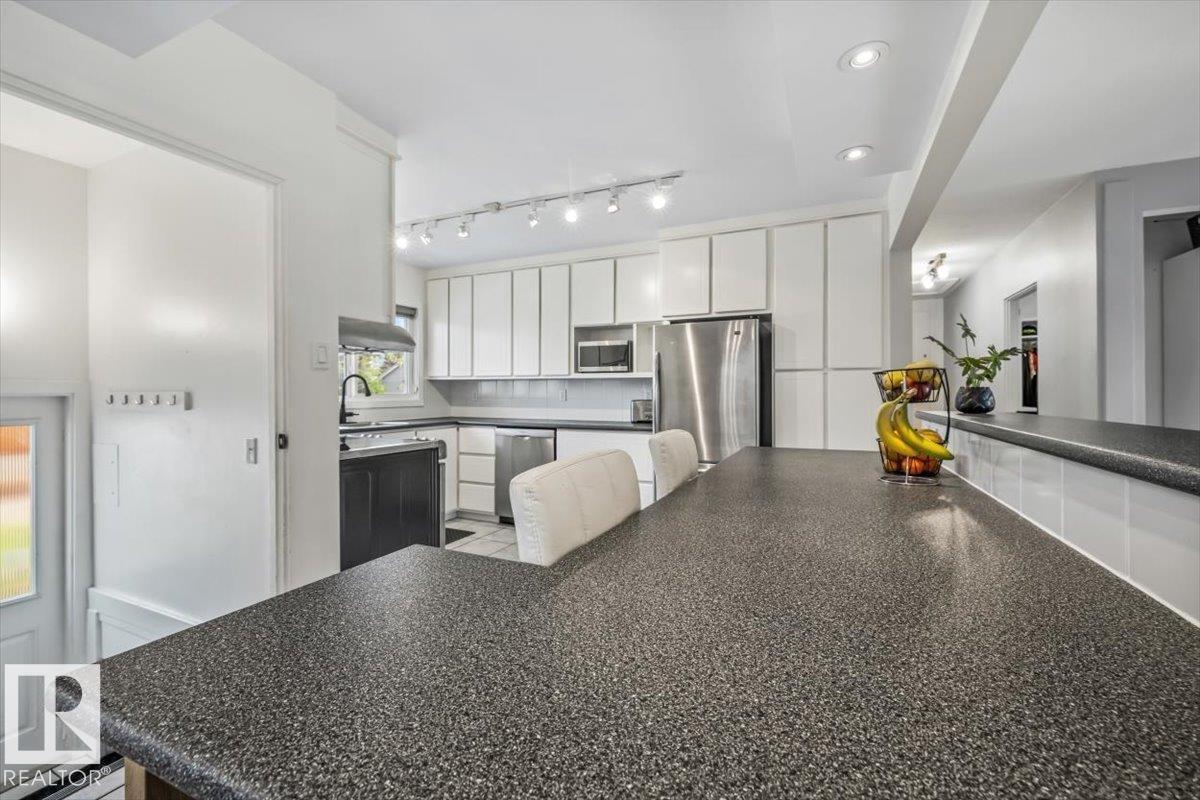 8523 143 ST NW - 11