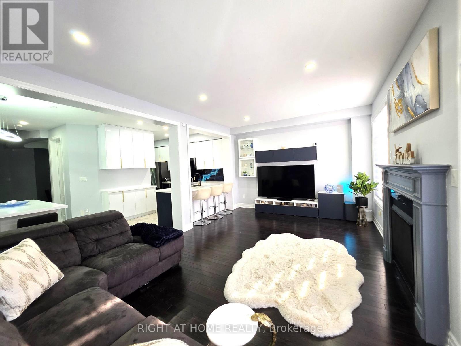 24 WELLS ORCHARD CRESCENT - 17