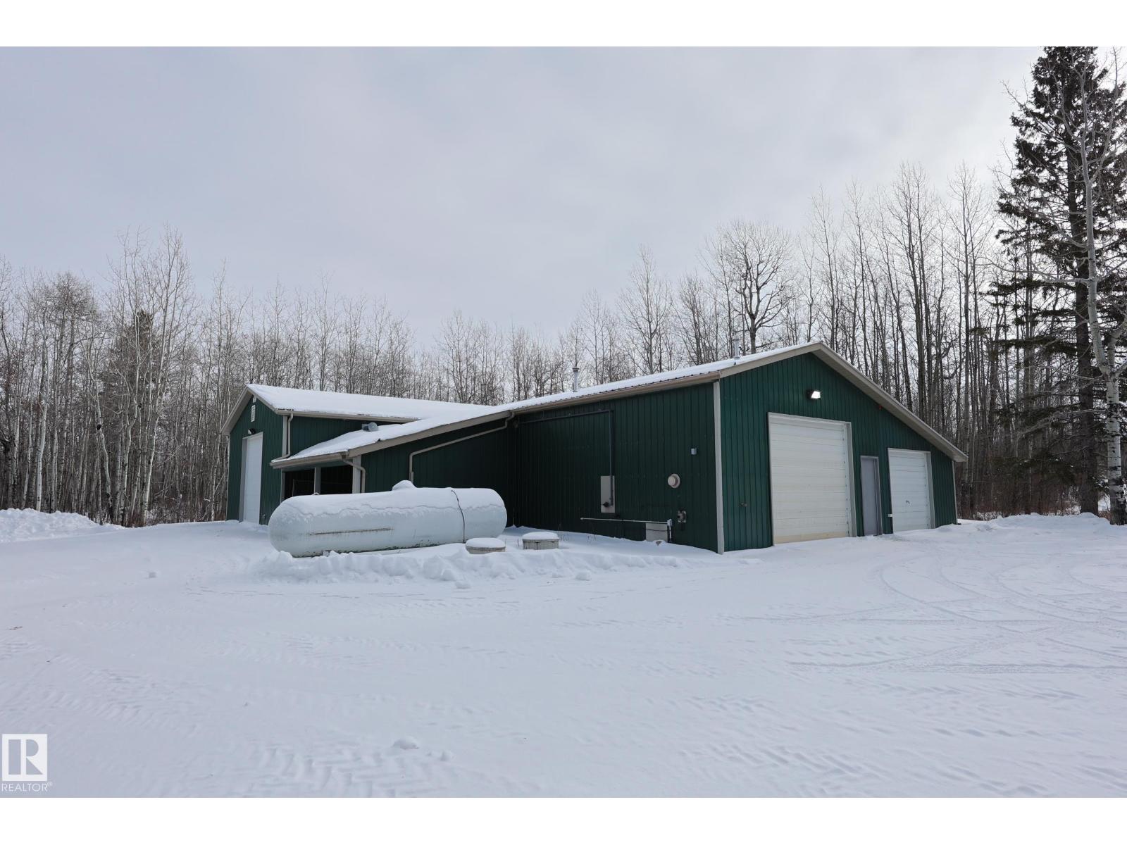 274032 TWP ROAD 480 exterior