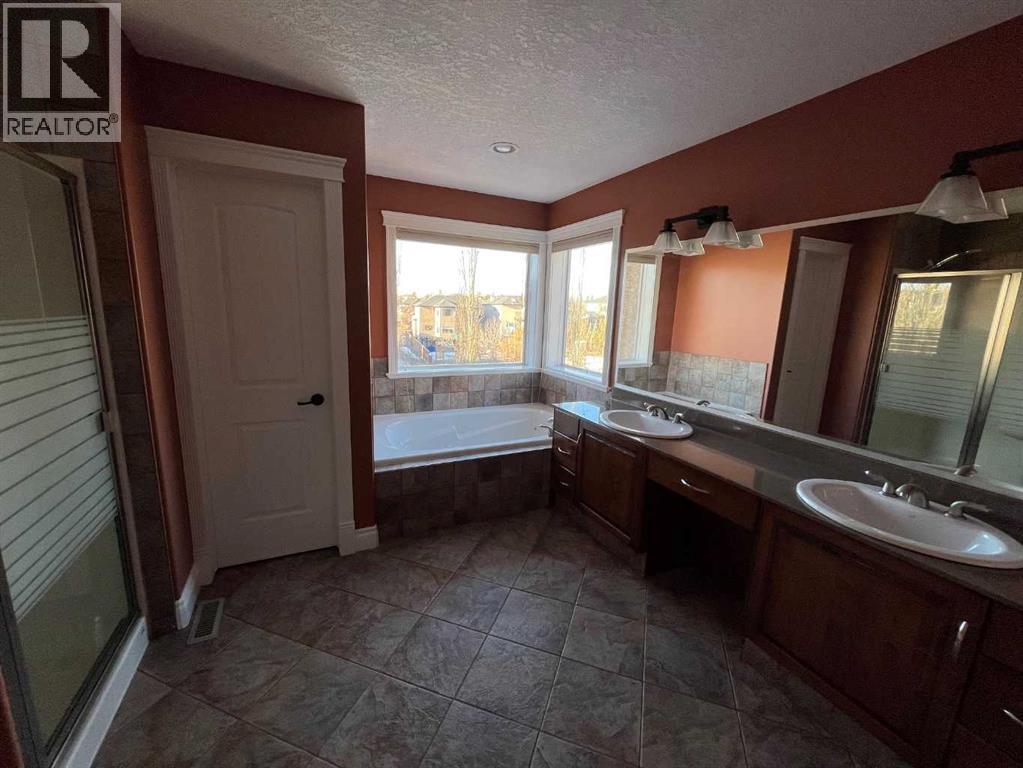 75 Royal Abbey Rise NW - 10