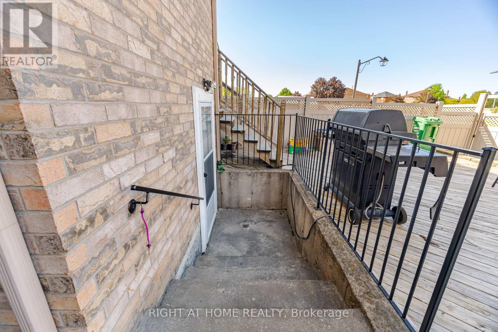 8 RICHELIEU COURT - 20