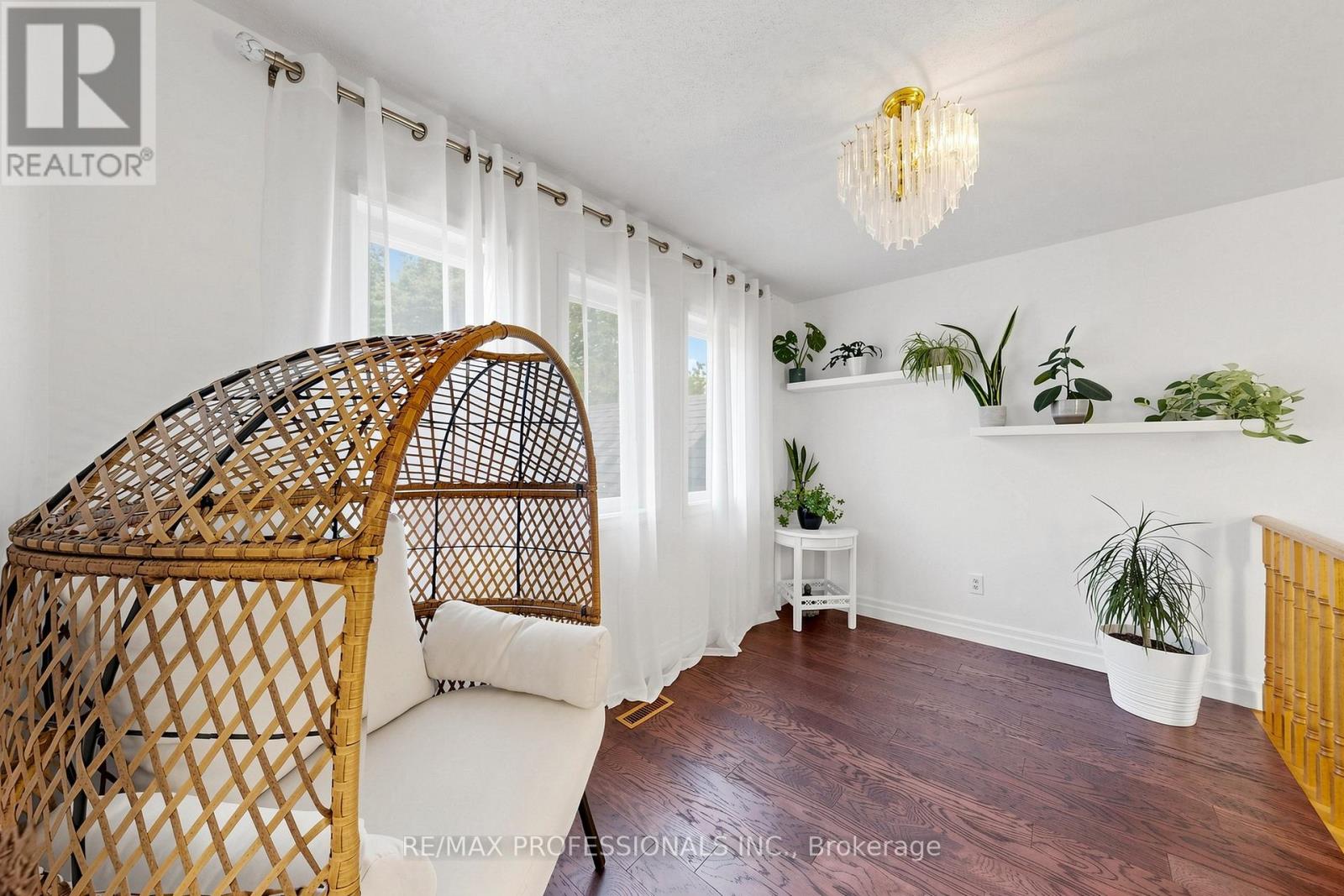 970 SILVERSMITH DRIVE - 23