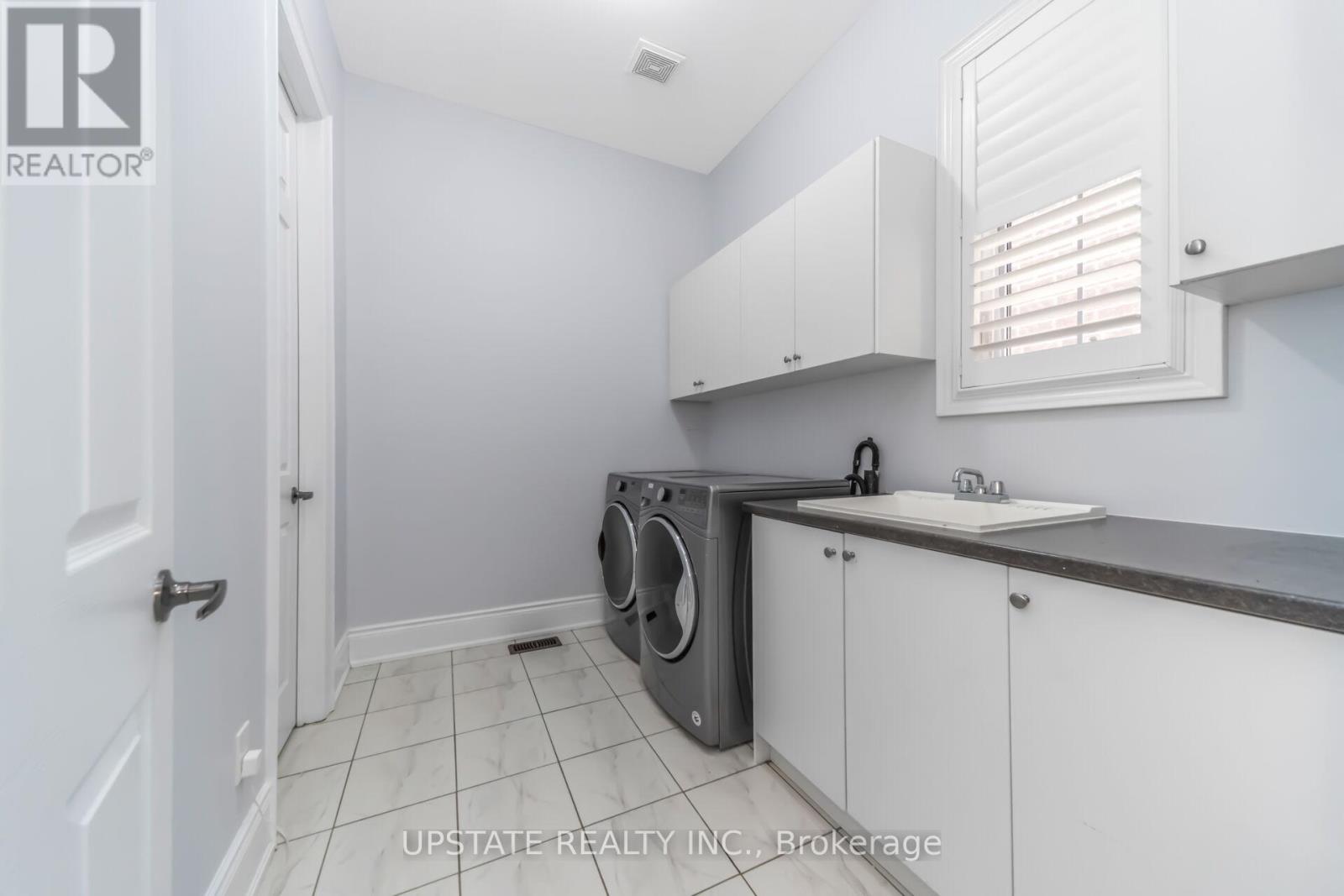23 SPAIN CRESCENT - 21