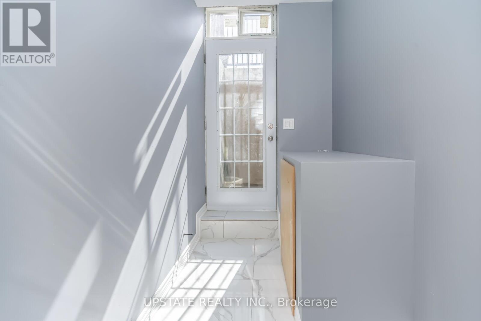 23 SPAIN CRESCENT - 38