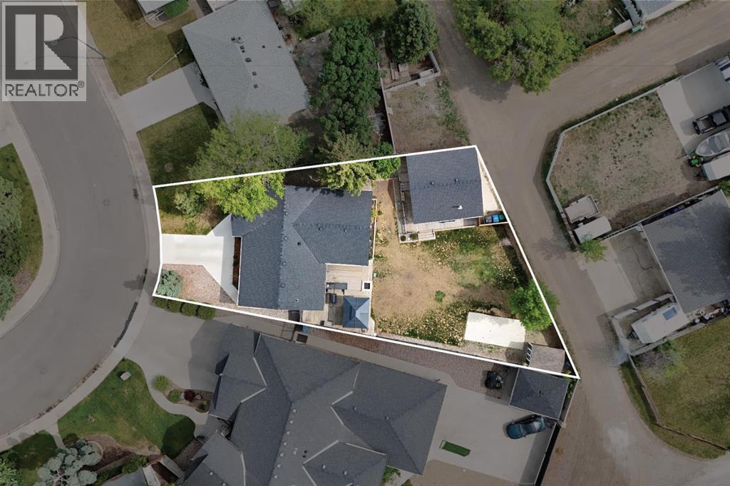 613 33 Street S - 1