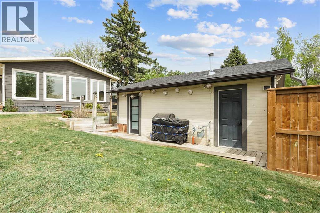 613 33 Street S - 45