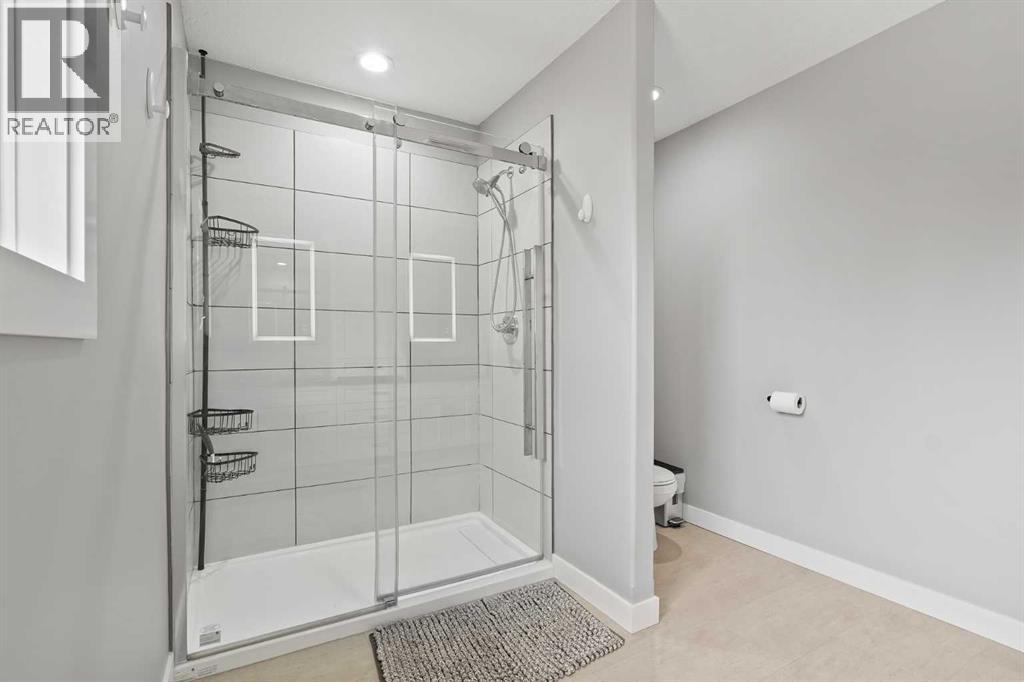 613 33 Street S - 24