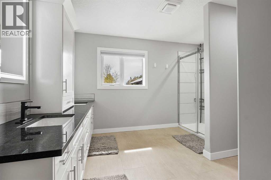 613 33 Street S - 23