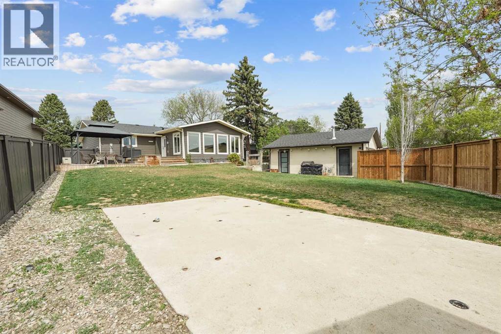 613 33 Street S - 44