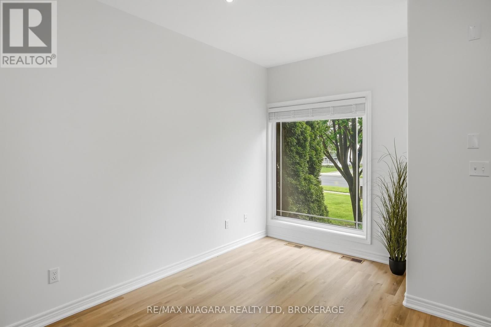 #104 6045 DUNN STREET - 10